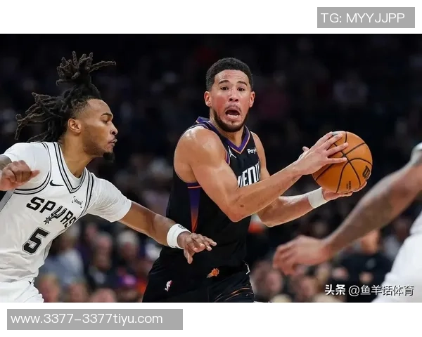 布克专注提升低位背身单打技巧关键时刻展现个人能力